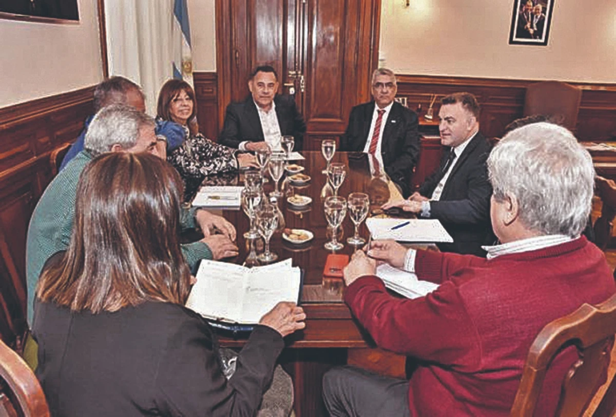 EN CASA DE GOBIERNO. Diálogo entre docentes y autoridades del PE.