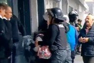 Incidentes entre policías y manifestantes en la Municipalidad de San Miguel de Tucumán