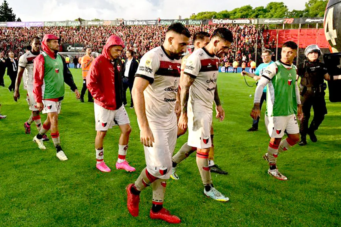 Colón pidió que se anule su descenso a la Primera Nacional