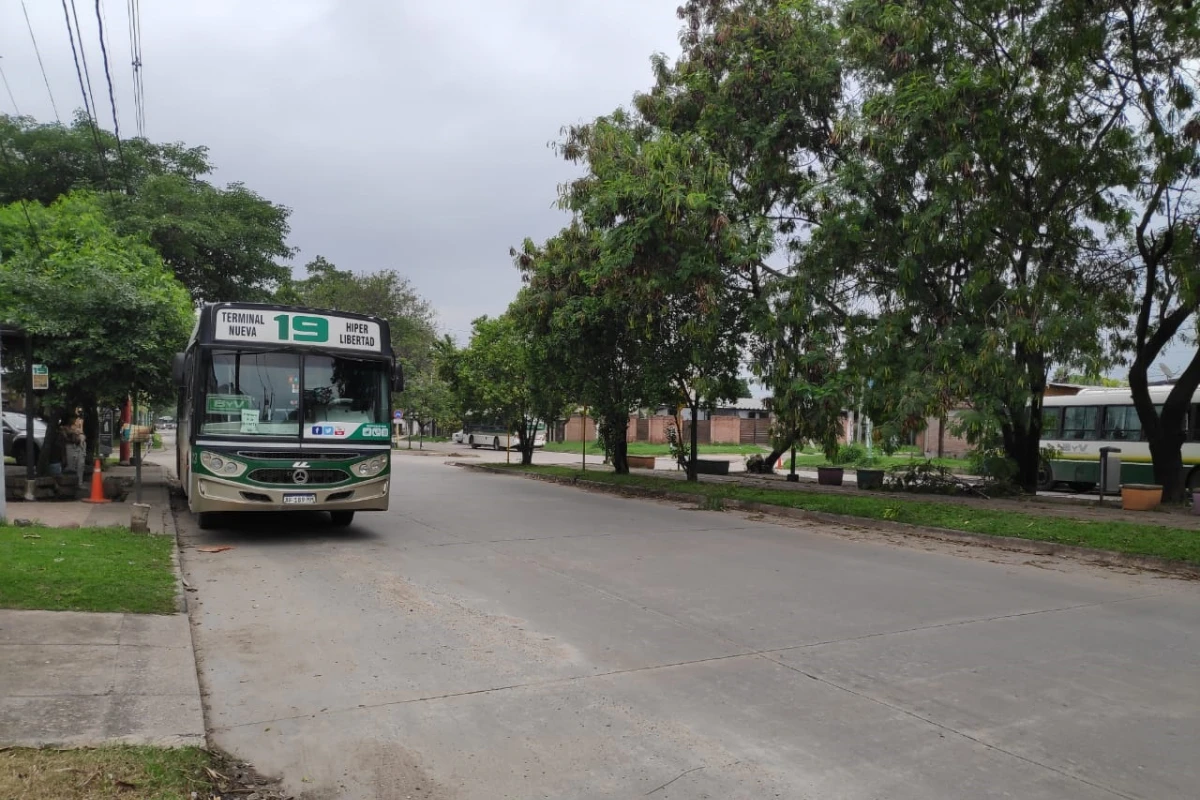 ZONA COMERCIAL. La esquina de avenida América y Manuel Estrada, donde atacaron a un colectivero.