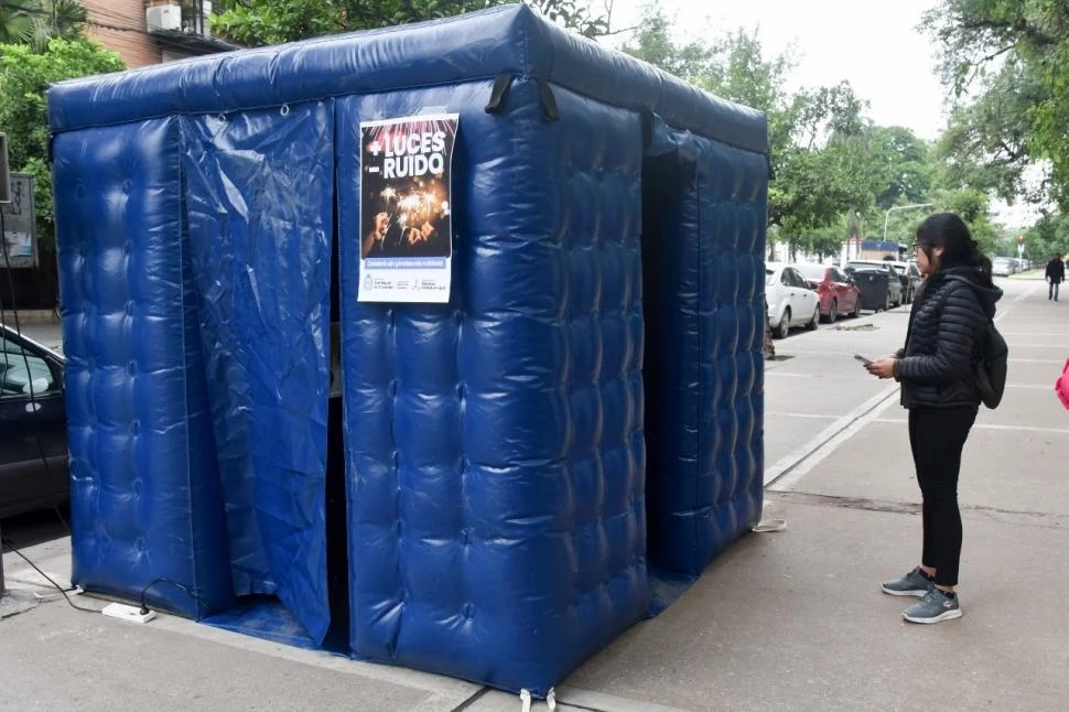 CABINA. Aquí se muestra cómo sienten los cohetes las personas sensibles. prensa municipalidad