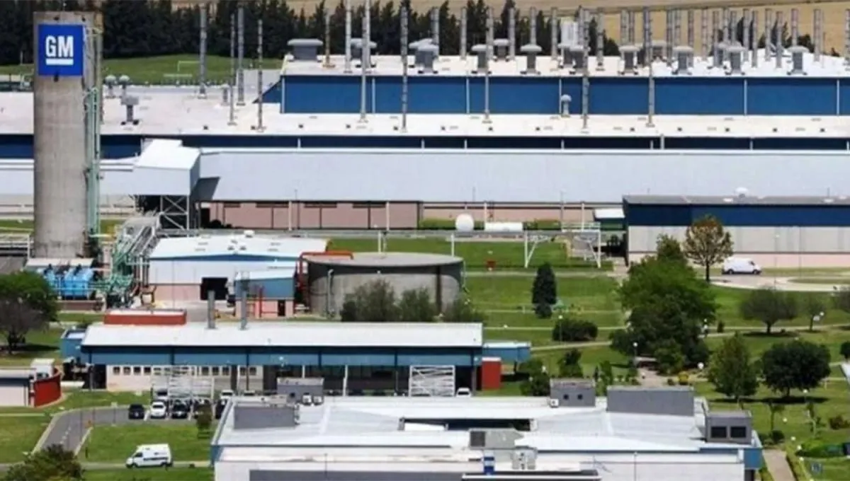 La automotriz General Motors vuelve a parar hoy la producción 