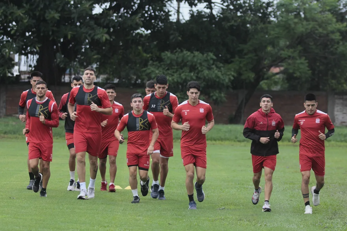 SIN DESCANSO. El plantel profesional regresará mañana a las prácticas, ya sin Bucca, Quilez y Bonacci. FOTO CASM.