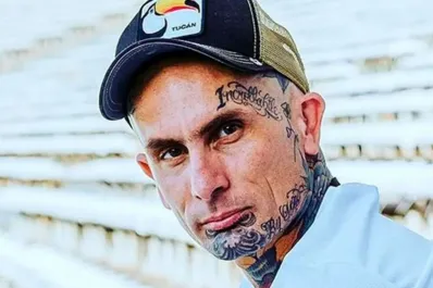 Romance confirmado: la foto de Ke Personaje a los besos con su nueva novia