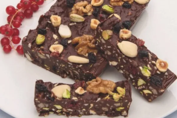 Turrón de chocolate y frutos secos: la receta rica, fácil y saludable para esta Navidad