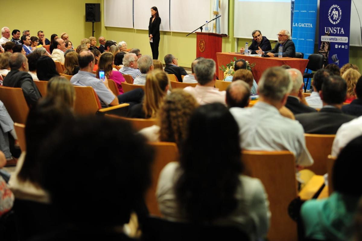 A SALA LLENA. El anfiteatro del campus de la Unsta en Yerba Buena estaba colmado de lectores e invitados.