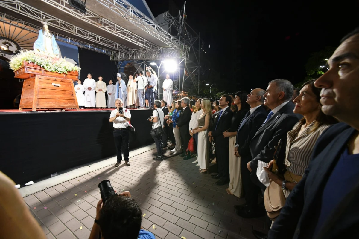 Jaldo participó de la misa y procesión en honor a la Virgen Inmaculada Concepción. Foto prensa Gobierno 