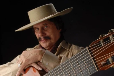 Adiós a Ramón Ayala, “el viejo río que va, cruzando el amanecer”