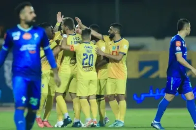 Quiso felicitar a su arquero pero terminó haciendo un penal insólito que le costó la derrota