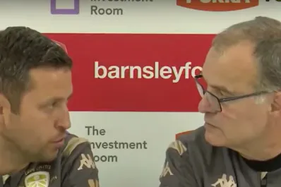 El cruce de Diego Flores con Marcelo Bielsa en una conferencia de prensa por una traducción