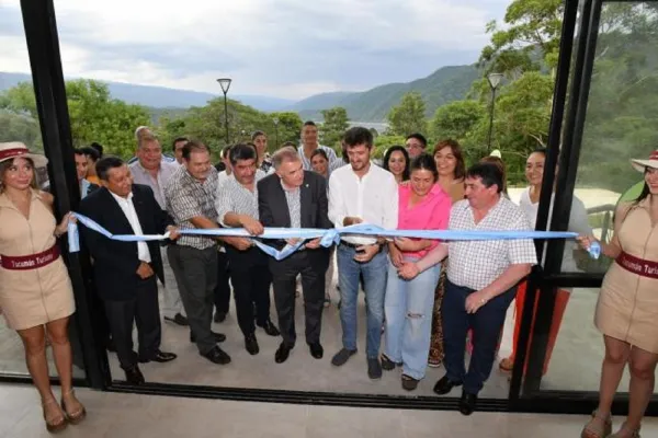 Jaldo inauguró la nueva Hostería de Escaba