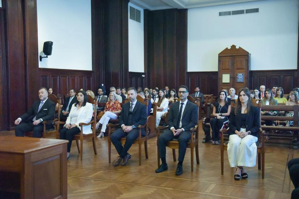 ACTO I. Gonzalo Javier Ortega, Eliana Karina Gómez Moreira, Guillermo Taylor, Guido Martín Buldurini y María Valeria Mibelli. la gaceta / foto de analía jaramillo