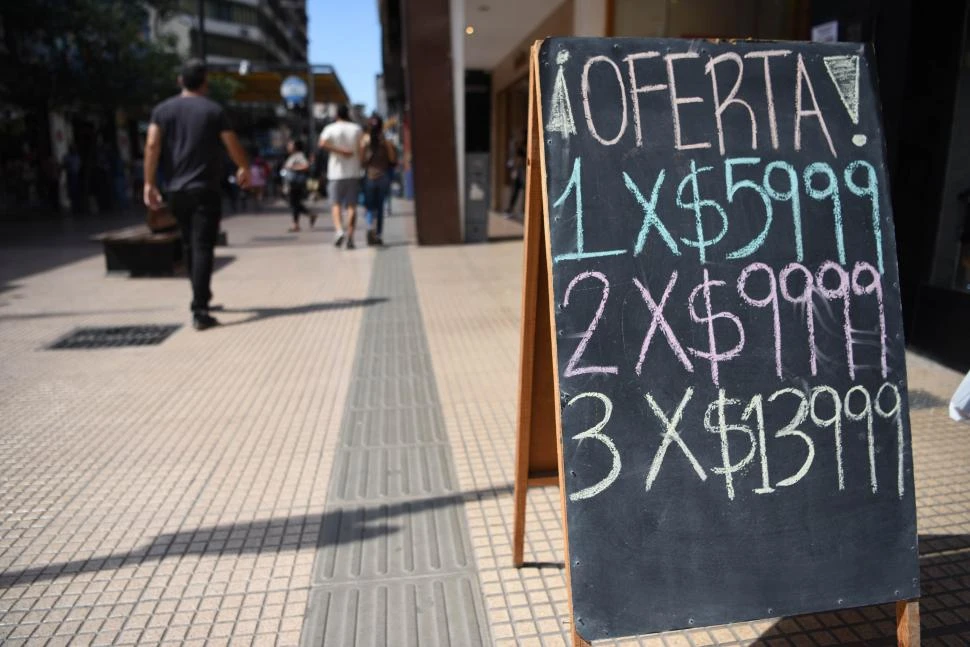 SIN FRENO NI TECHO. Los precios de la canasta de productos de primera necesidad treparon en los supermercados y en los almacenes de barrio. la gaceta / Juan Pablo Sánchez Noli