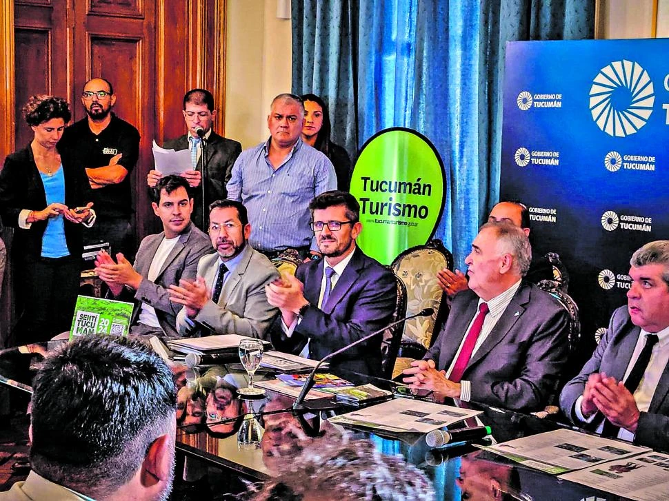 ACTO DE LANZAMIENTO. El gobernador Osvaldo Jaldo, el presidente del Ente, Sebastián Giobellina y representantes de los sectores público y privado. ente tucumán turismo