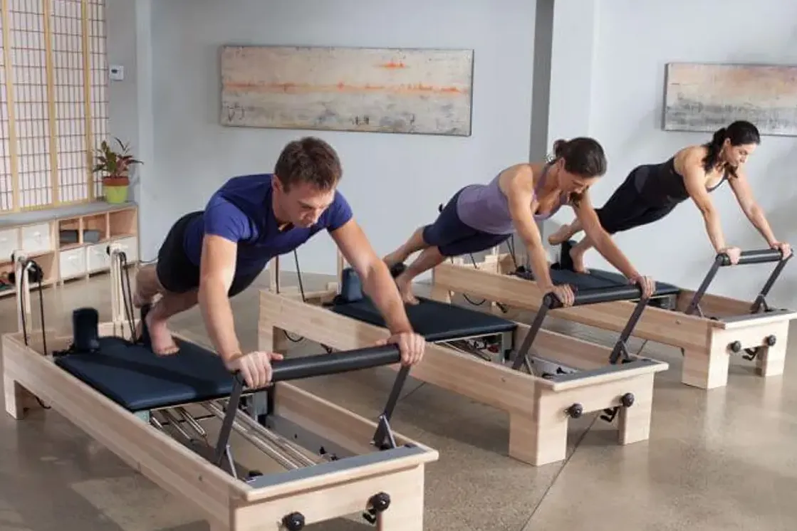 Cuáles son los ejercicios de pilates ideales para bajar de peso