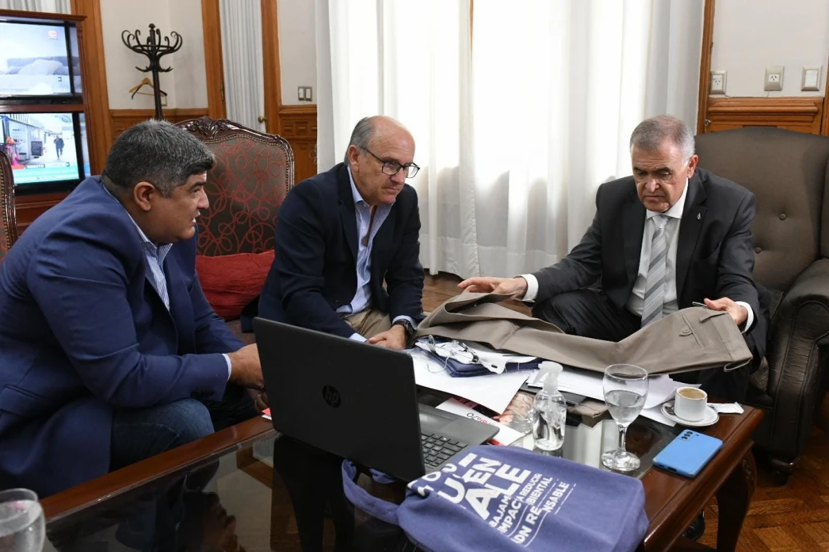 Reunión entre Jaldo y representantes de la textil. COMUNICACIÓN PÚBLICA