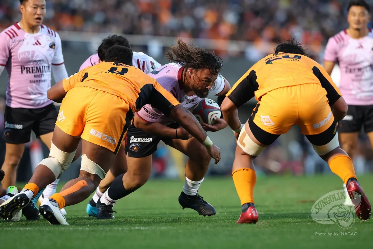 COLISIÓN. El pilar Yukio Morilkawa es uno de los jugadores del seleccionado japonés que brilla en Tokyo Suntory Sungoliath, el equipo que fichó a Nicolás Sánchez para la nueva temporada.