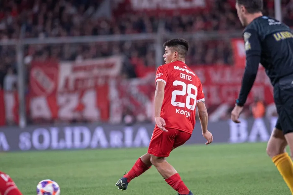 APUNTADO. Melli Ortiz es uno de los volantes que llegarían al decano. Jugó 29 partidos en Independiente y tiene contrato hasta el 2026.Foto: Soy del Rojo