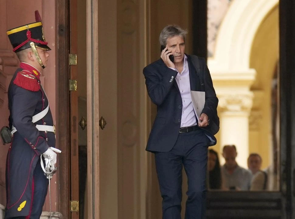 DEFINICIONES MINISTERIALES. “La dolarización y el cierre del Banco Central siguen siendo banderas de este gobierno”, reafirmó Luis Caputo. NA