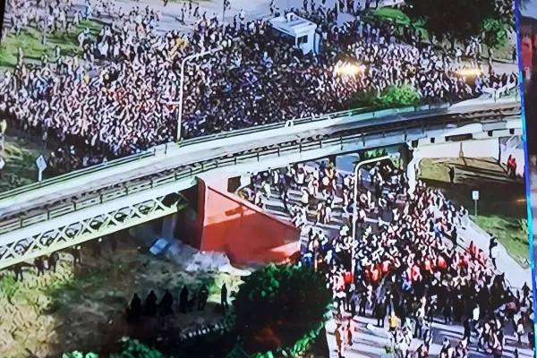 El operativo de seguridad falló en Santiago del Estero y hubo incidentes en la previa de Rosario Central-Platense