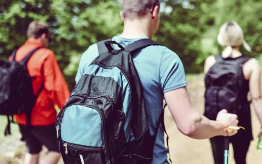 Rucking: la tendencia de hacer ejercicio sin ir al gimnasio