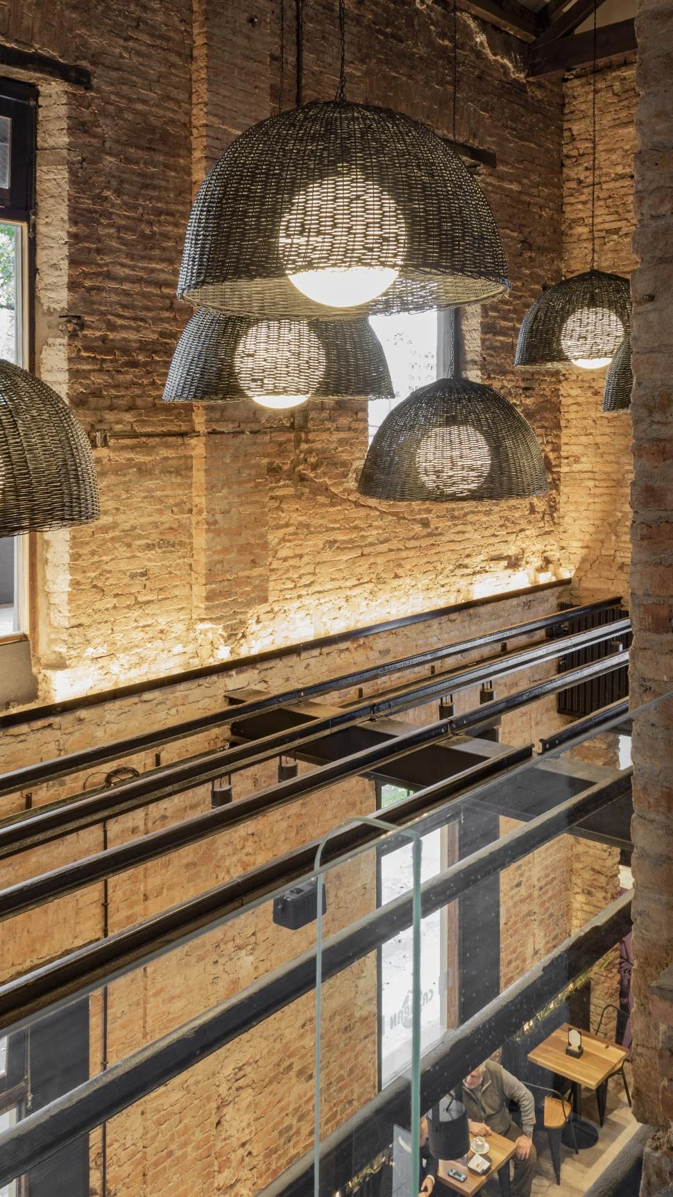 UN INTERIOR ESTILO SOHO. Maderas y ladrillos caracterizan el diseño.