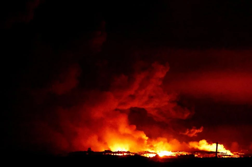 BAJO FUEGO. Arde Gaza, en medio del conflicto en curso entre Israel y el grupo islamista palestino Hamas. na