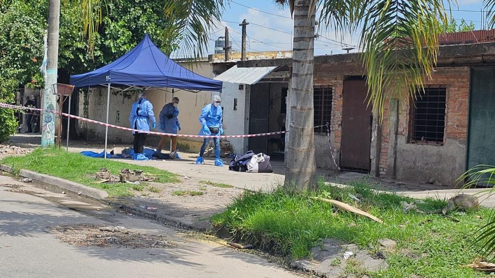 PERICIAS. Roberto Saúl Costilla perdió la vida en la calle Lavaisse al 500.