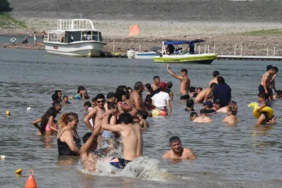 Escape a El Cadillal: cómo enfrentaron el calor los tucumanos durante el fin de semana
