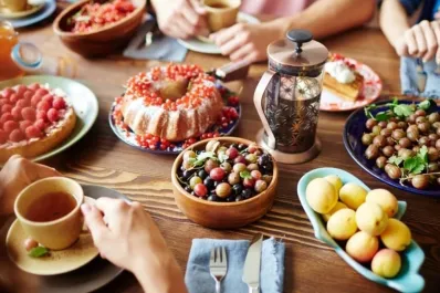 Armar una mesa navideña saludable es posible