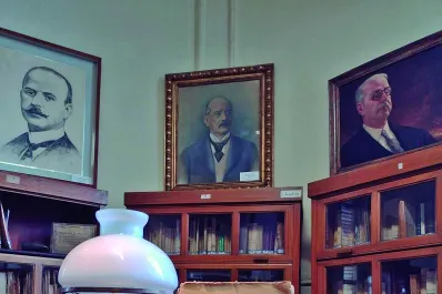 En el Centro Rougés, difunden la biblioteca de Ernesto Padilla