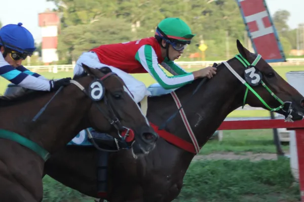 Fumero guapeó y logró un gran éxito en la prueba central del turf