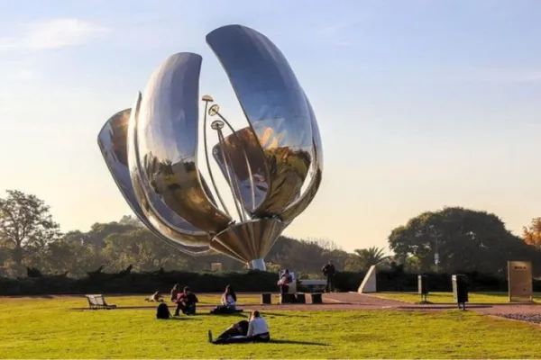 Temporal en Buenos Aires: cómo quedó la estructura de la Floralis Genérica tras los destrozos
