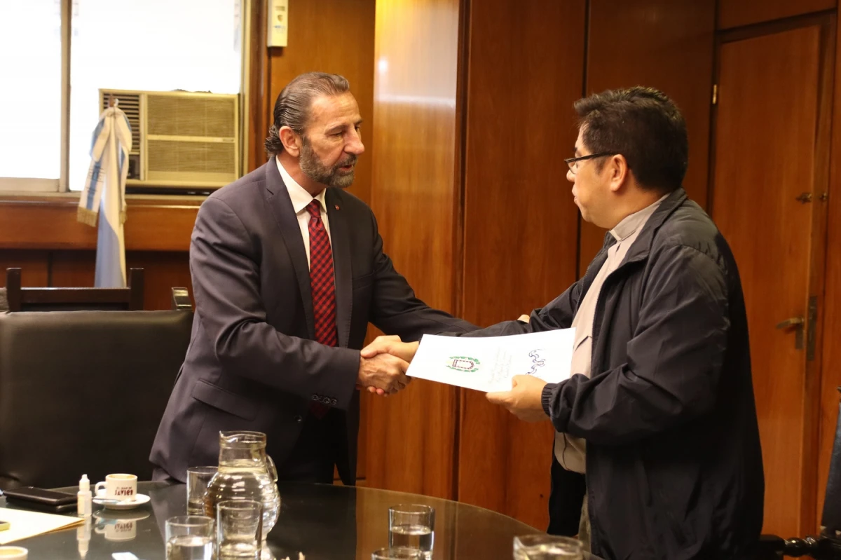 Fernando Juri recibió al Padre Abel, párroco de La Merced