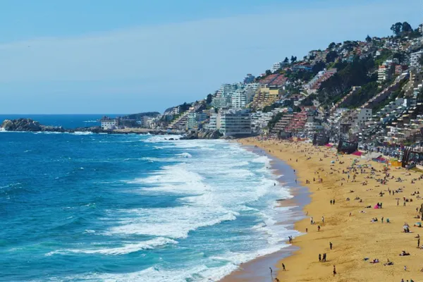 Vacaciones 2023/24:  ¿qué es más económico: vacacionar en Mar del Plata o en Chile?