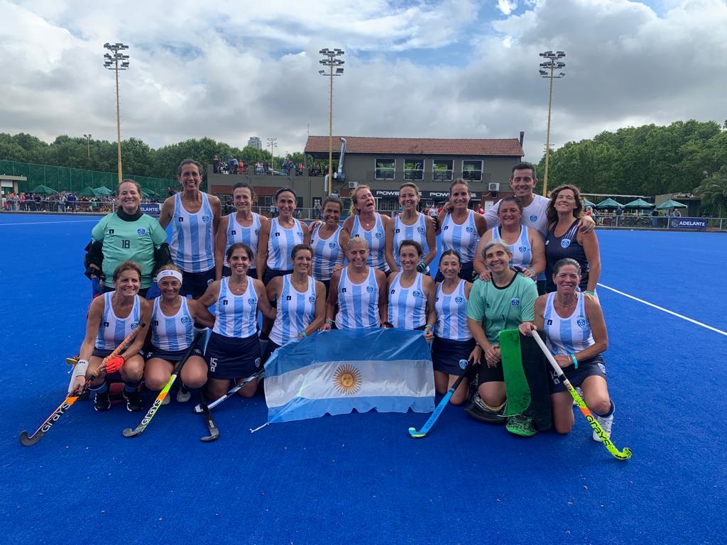 LAS CAMPEONAS. El plantel argentino que consiguió el título en el Panamericano, ganando todos los partidos.