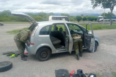Viajaba de Orán a Mendoza en un auto y con seis paquetes con cocaína