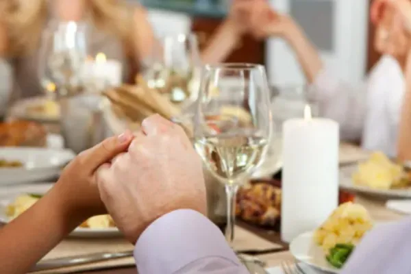 Qué oración rezar para bendecir la mesa en Nochebuena y Navidad