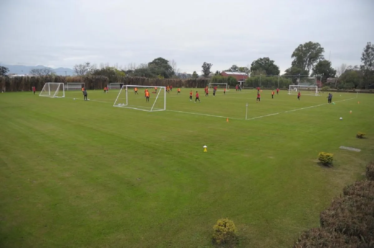 DE PRIMER NIVEL. El hotel de la Liga, sede elegida por San Martín de Tucumán, cuenta con gimnasio, dos canchas de fútbol 11, vestuario y sala de reuniones. 