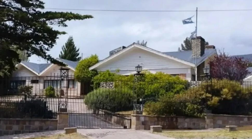 AJUSTE. El gobernador de Santa Cruz anunció la venta de la lujosa residencia de los gobernadores, en El Calafate.