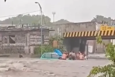 Antes del festejo navideño, la lluvia inundó varios puntos de Tucumán
