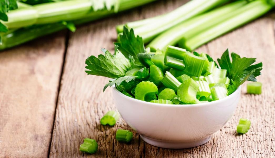 El apio no puede faltar en la dieta de tres días.