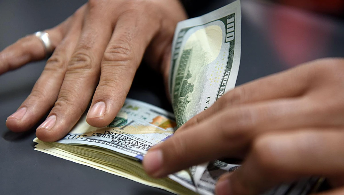 El dólar blue se mantuvo estable y finalizó a $995