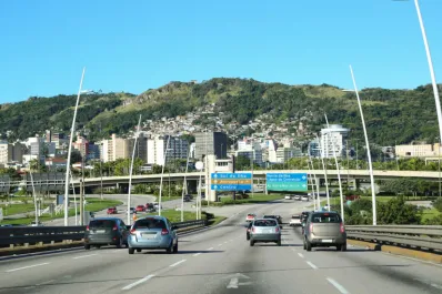 Vacaciones 2023/24: ¿pensás viajar a Brasil en auto? así están las rutas para llegar a Florianópolis