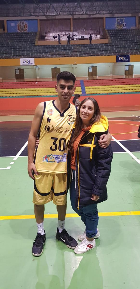 ACOMPAÑADO. Orresta asegura que su esposa es un gran sostén en su carrera deportiva.