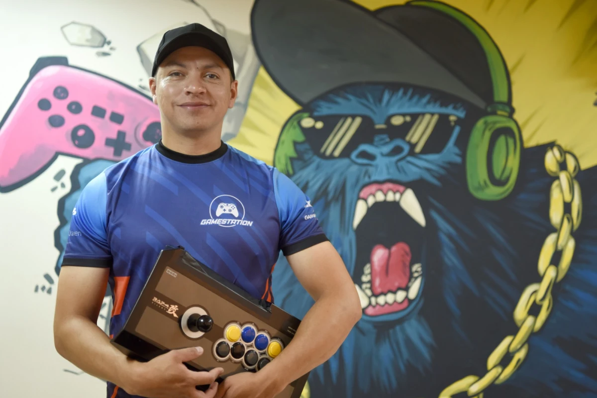 Es tucumano, policía y representa a Argentina jugando al Street Fighter