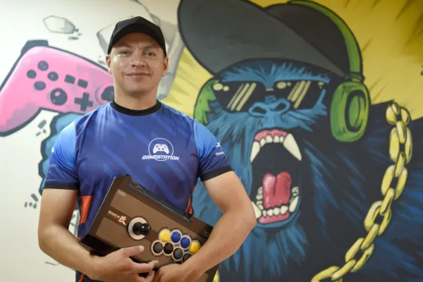 Es tucumano, policía y representa a Argentina jugando al Street Fighter