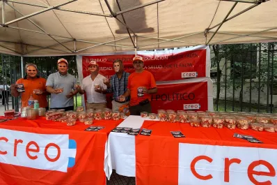 CREO protestó frente a la Legislatura con bandejas de ñoquis y un radical se enojó