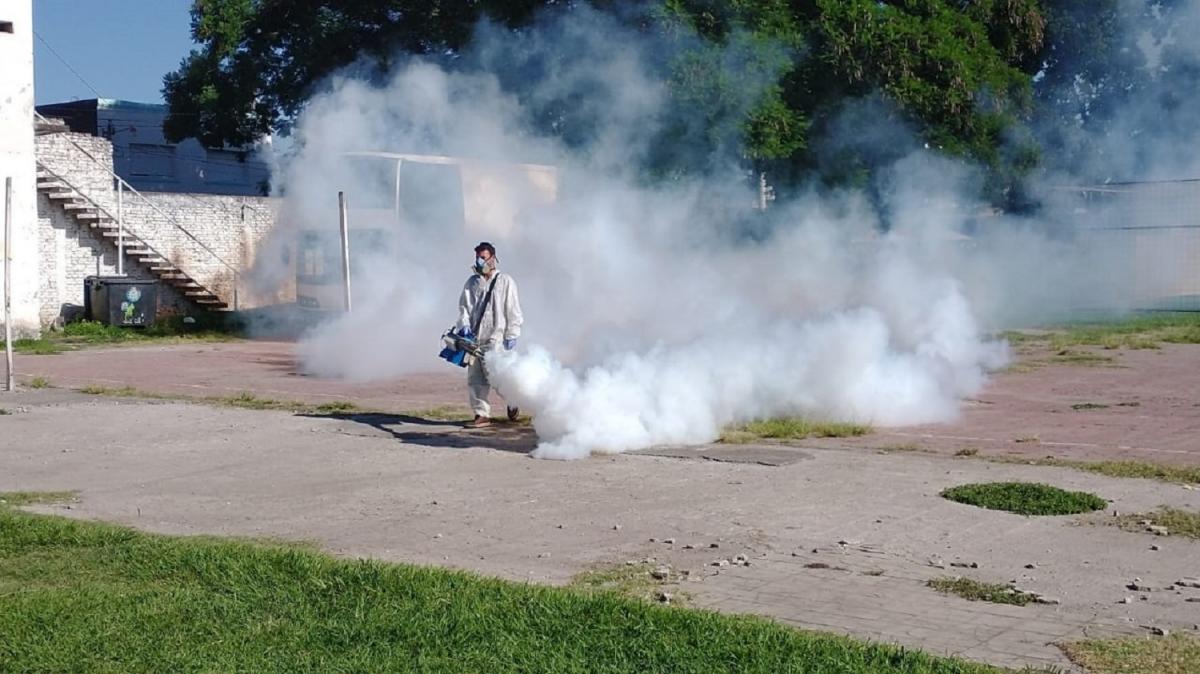 FUMIGACIONES. Fueron permanentes, pero no suficientes para erradicar al mosquito.