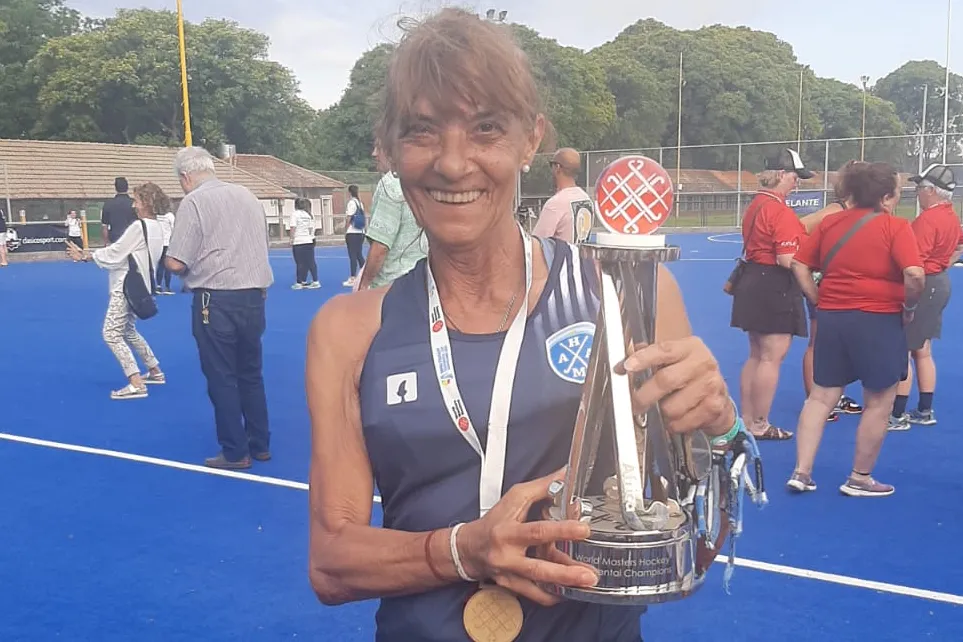 Luego de más de 50 años jugando al hockey, llegó a la Selección Argentina y fue campeona